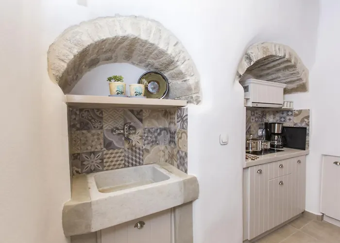 Ep'avlis Boutique Naxos City