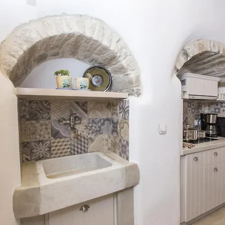 Ep'avlis Boutique Naxos City